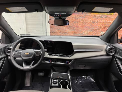 Used 2026 Chevrolet Equinox LT w/ Convenience Package II FWD image 12