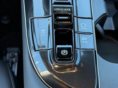 New 2025 Toyota Crown Signia w/ Advanced Technology Package image 27