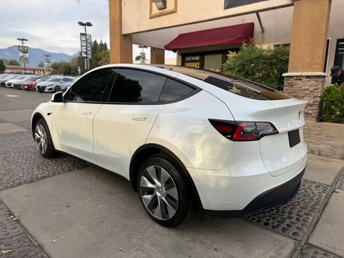 Used 2021 Tesla Model Y Long Range image 7