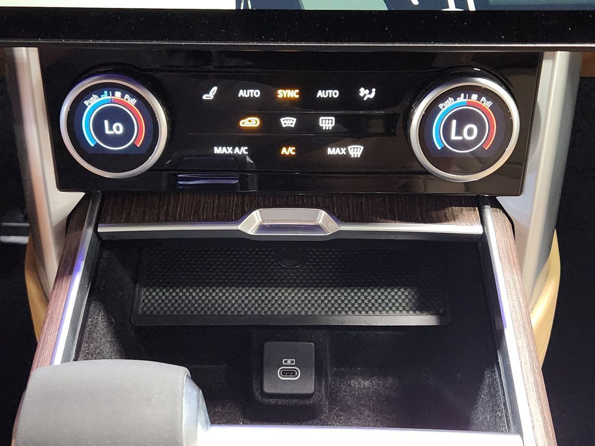 Used 2023 Land Rover Range Rover SE AWD/4WD image 38