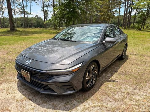 Used 2024 Hyundai Elantra Limited FWD image 1