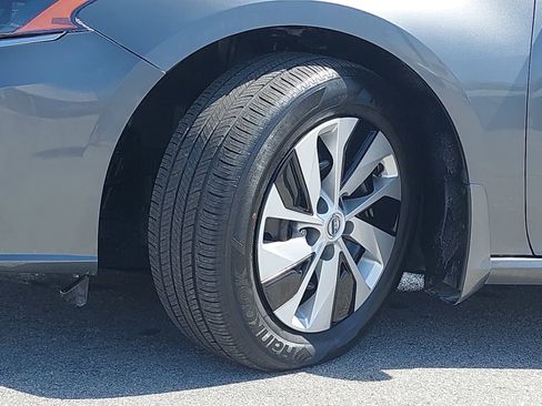 Used 2025 Nissan Altima 2.5 S FWD image 29