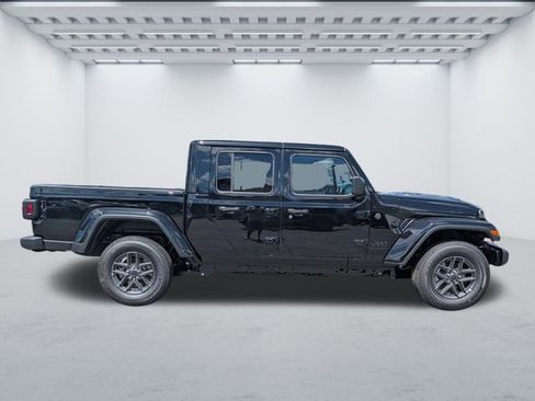 New 2025 Jeep Gladiator Sport AWD/4WD image 3