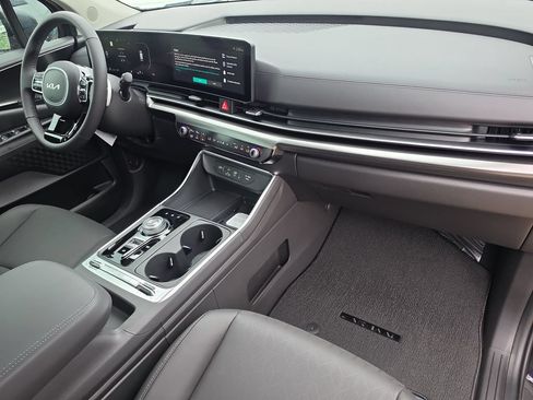 New 2026 Kia Carnival SX w/ SX Dark Edition Package FWD image 12