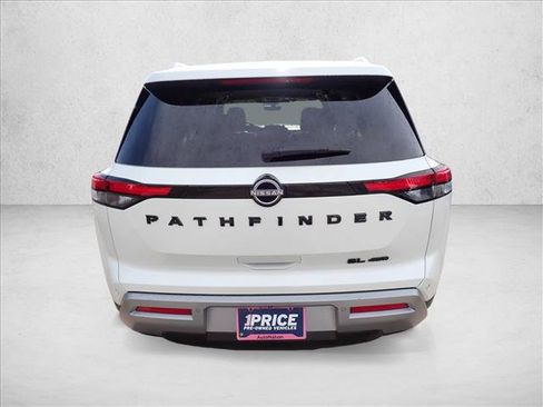 Used 2023 Nissan Pathfinder SL AWD/4WD image 3