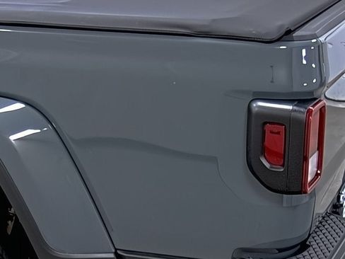 Used 2025 Jeep Gladiator Sport AWD/4WD image 10