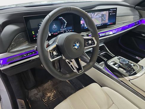 Used 2025 BMW 760i xDrive 760i xDrive w/ Premium Package image 19