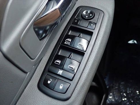 Used 2016 RAM 1500 Classic SLT AWD/4WD image 21