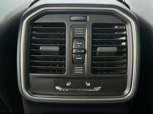 New 2026 Porsche Macan image 27