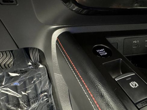 Certified 2025 Nissan Kicks SR FWD image 30