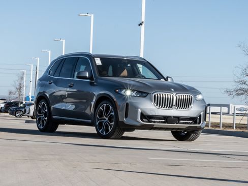New 2026 BMW X5 xDrive50e image 2