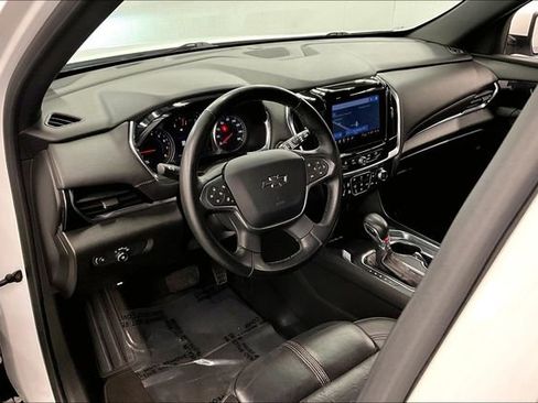Used 2023 Chevrolet Traverse RS AWD/4WD image 16
