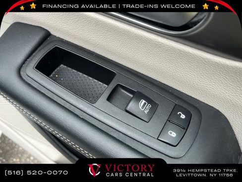 Used 2023 Chrysler Pacifica Touring-L image 19