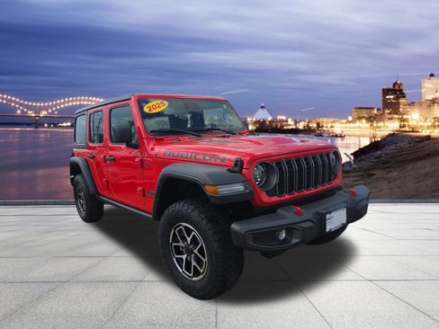 Used 2025 Jeep Wrangler Unlimited Rubicon AWD/4WD image 4