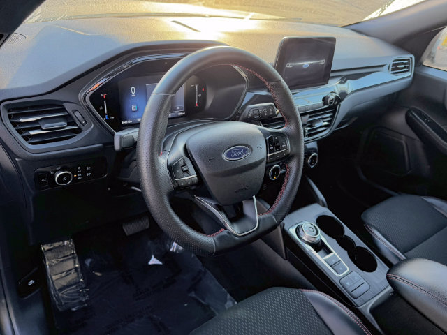 Certified 2025 Ford Escape ST-Line Select AWD/4WD image 12