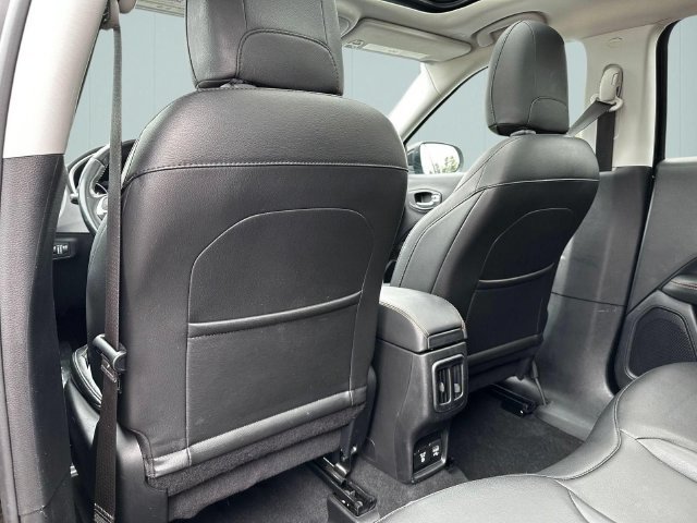 Used 2020 Jeep Compass Limited w/ Premium Lighting Group AWD/4WD image 24