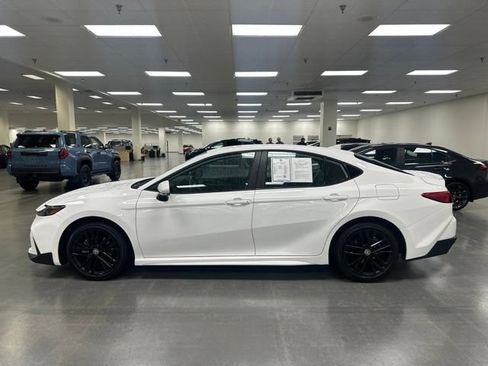 Used 2026 Toyota Camry SE FWD image 4