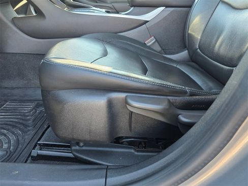 Used 2017 Chevrolet Volt LT w/ Comfort Package image 23