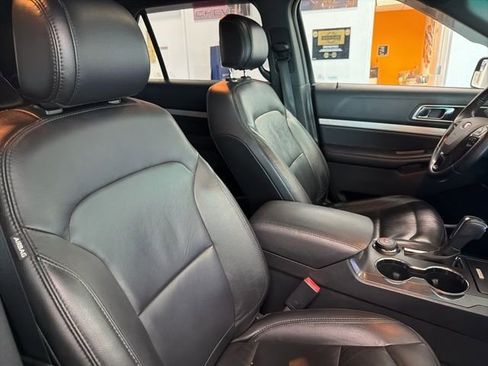 Used 2016 Ford Explorer XLT w/ Equipment Group 202A AWD/4WD image 30