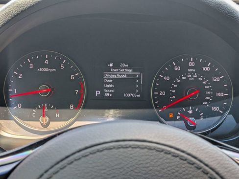 Used 2017 Kia Cadenza Premium w/ Luxury Package FWD image 24