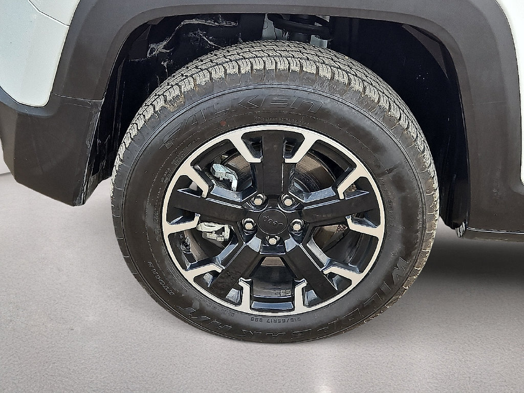 Used 2023 Jeep Renegade Latitude AWD/4WD image 13