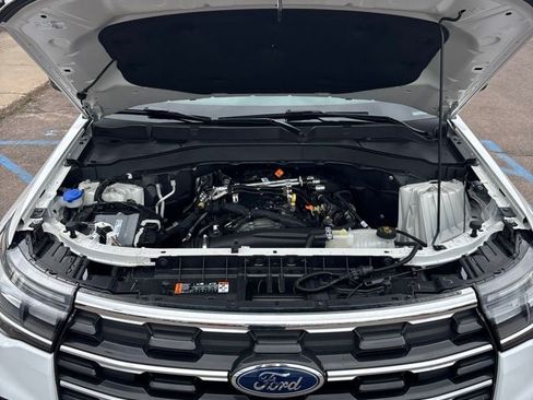 Used 2025 Ford Explorer Active AWD/4WD image 32