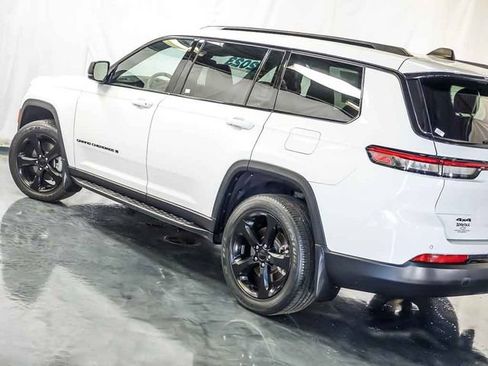 Used 2023 Jeep Grand Cherokee L Laredo AWD/4WD image 11