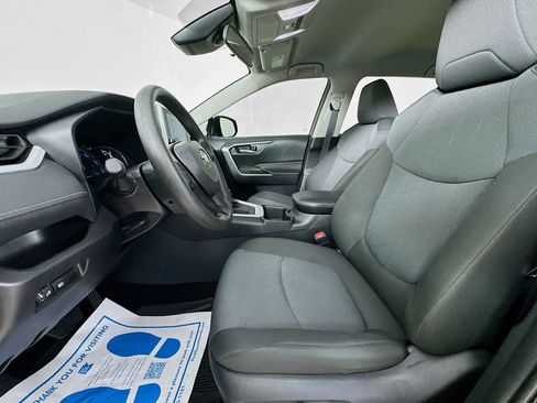 Used 2025 Toyota RAV4 XLE FWD image 25