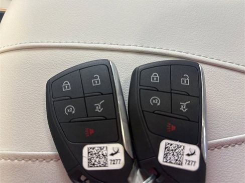 Used 2025 Buick Enclave Avenir w/ Super Cruise Package image 23