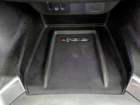 Used 2023 Chevrolet Traverse LT image 6