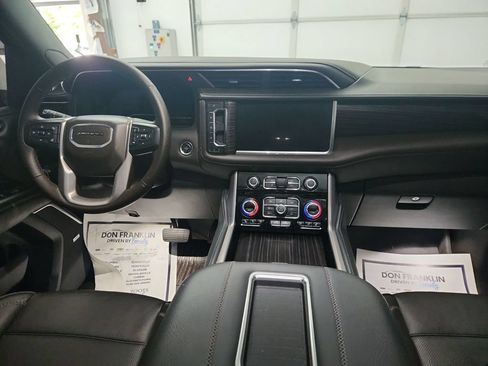 Used 2024 GMC Yukon Denali AWD/4WD image 10