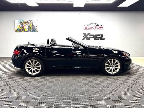 Used 2019 Mercedes-Benz SLC 300 w/ Premium Package image 28