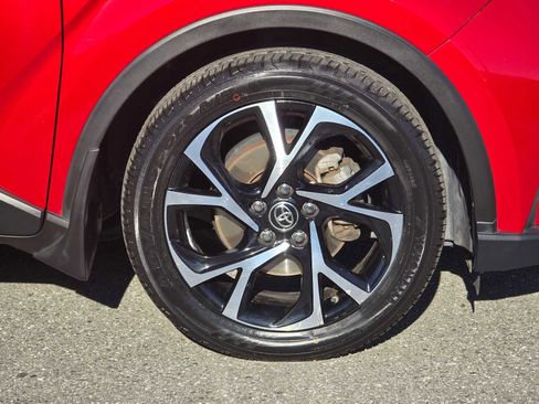 Used 2021 Toyota C-HR XLE image 9