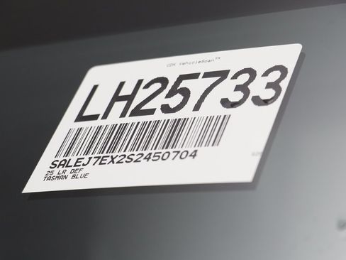 New 2025 Land Rover Defender 110 S image 27