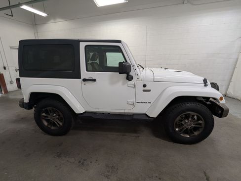 Used 2017 Jeep Wrangler Sahara AWD/4WD image 3