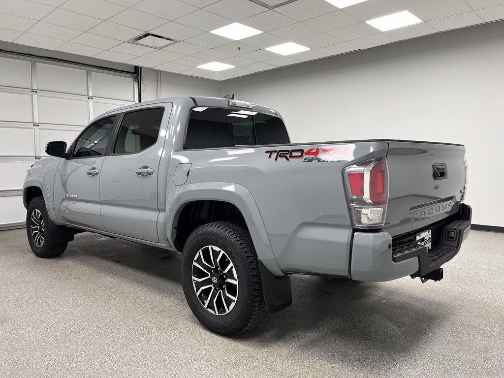 Used 2020 Toyota Tacoma TRD Sport w/ TRD Premium Sport Package AWD/4WD image 8