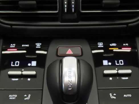 Certified 2026 Porsche Macan AWD/4WD image 26