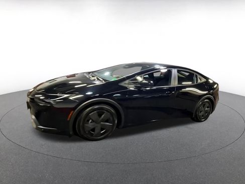 Used 2025 Toyota Prius LE image 8