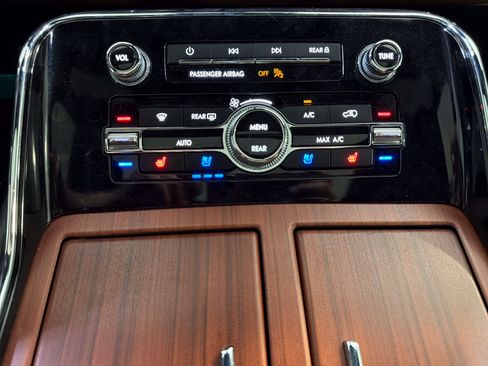 Used 2024 Lincoln Navigator Reserve AWD/4WD image 19