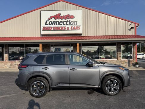 Used 2025 Nissan Rogue SV AWD/4WD image 3