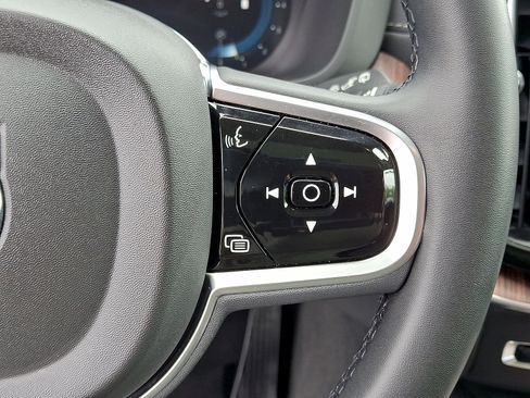 Used 2023 Volvo XC60 B6 Ultimate w/ Protection Package Premier AWD/4WD image 18