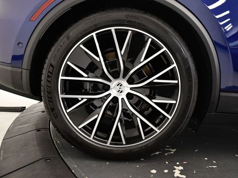 Used 2025 Porsche Macan 4S Electric image 17