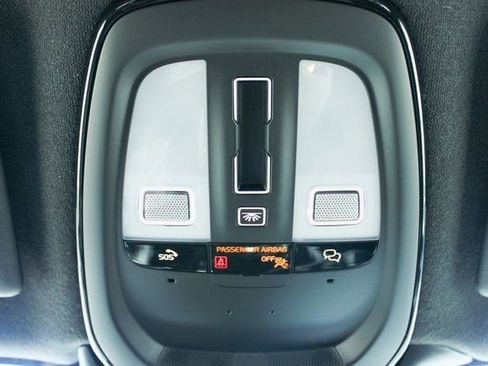 Used 2025 Volvo XC40 B5 Plus image 30