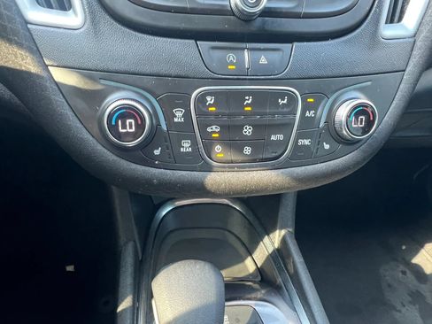 Used 2023 Chevrolet Malibu LT FWD image 23