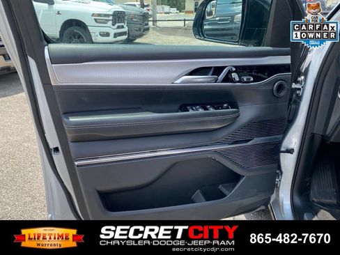 Used 2023 Jeep Grand Wagoneer Series II AWD/4WD image 13