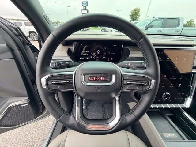 Certified 2026 GMC Acadia Elevation w/ Elevation Premium Package AWD/4WD image 8