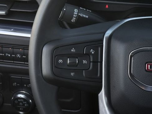 Used 2023 GMC Yukon XL SLT image 14