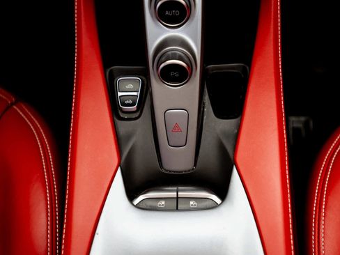 Used 2020 Ferrari Portofino RWD image 27