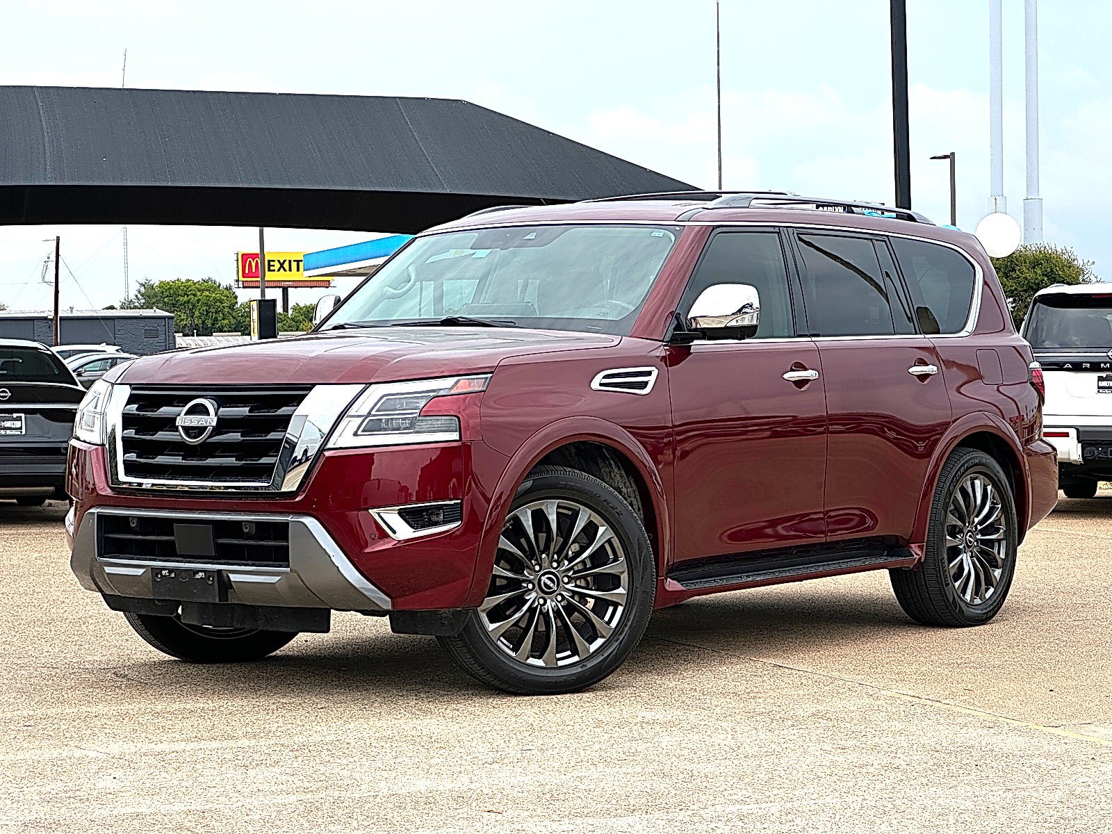 Used 2023 Nissan Armada Platinum w/ Captain's Chairs Package RWD image 2