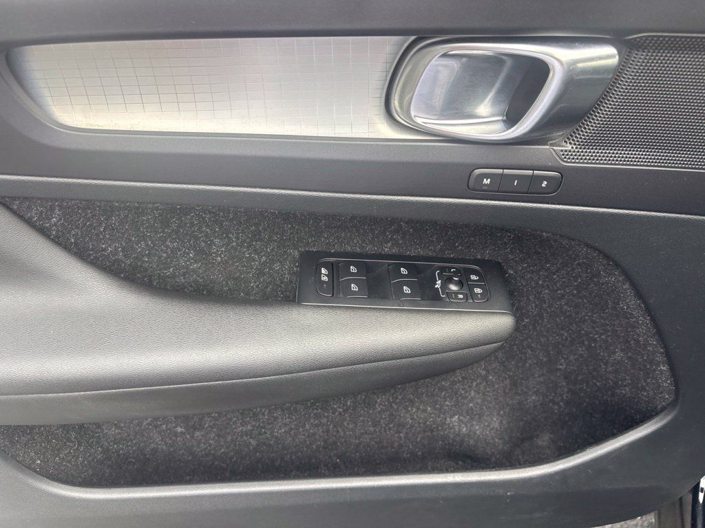 Used 2020 Volvo XC40 T5 Momentum AWD/4WD image 14